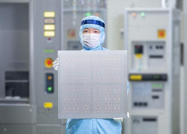 景盛配资 尼康推出用于先进AI芯片的600x600毫米基板